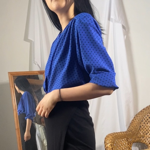 Vintage Jones New York Royal Blue Polka Dot Collarless Long Sleeve Blouse Pleats - Picture 4 of 12